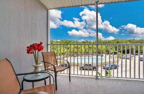 Pinellas Point Apartment | Charming Apartment with Balcony & Pool Views