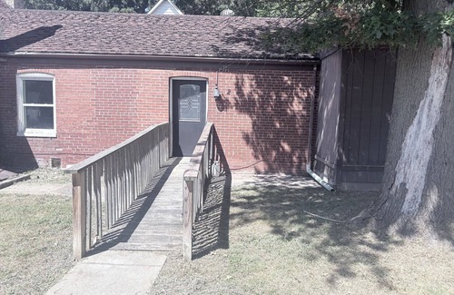 Belleville Apartment | Charming apartment with nice fire pit for relaxing nights