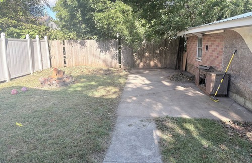 Belleville Apartment | Charming apartment with nice fire pit for relaxing nights