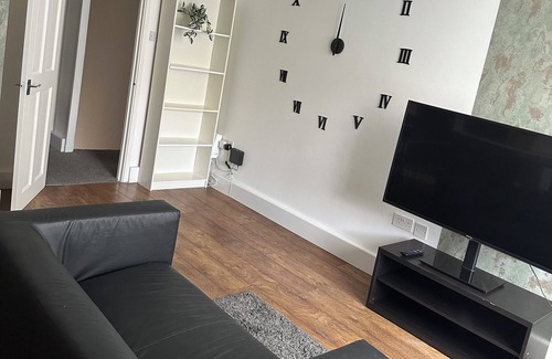 Bromley North Apartment | Charming apartment well located with easy access to London City Centre.