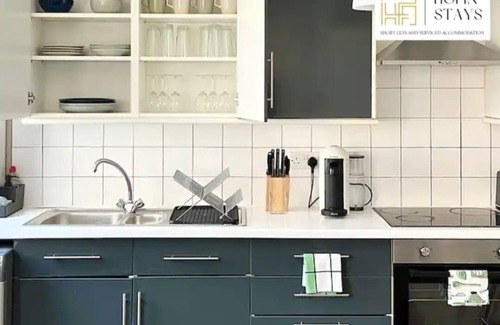 Bromley North Apartment | Charming apartment well located with easy access to London City Centre.