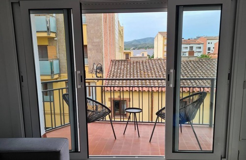 Sant Antoni de Calonge Apartment | Charming apartment with direct access to the sea.