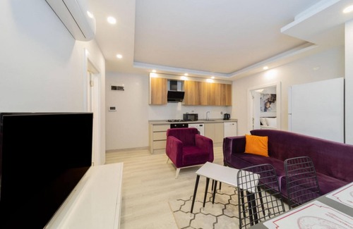 Lara Apartment | Charming Apartment with Pool in Muratpasa Antalya