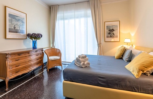 Albaro Apartment | Charming apartment with balconies, private car parking, seaside area
