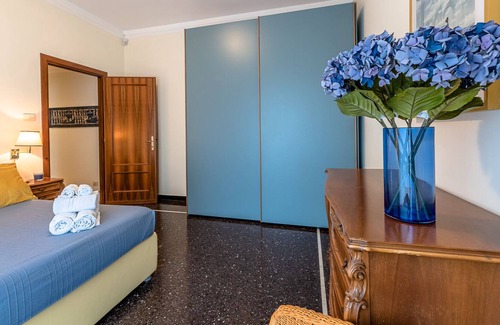 Albaro Apartment | Charming apartment with balconies, private car parking, seaside area