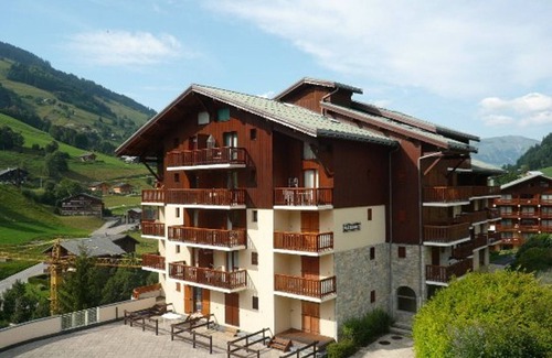 Areches Apartment | Charming apt for 6 with pool in Arêches-Beaufort