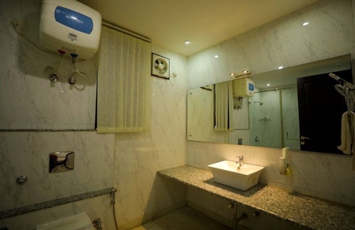 Basai House | Charming B&B with WiFi and AC in Wise Villa Agra 2