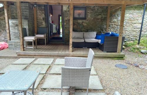 Llanelli House | Charming Barn Conversion - Idyllic Rural Retreat- Pet Friendly