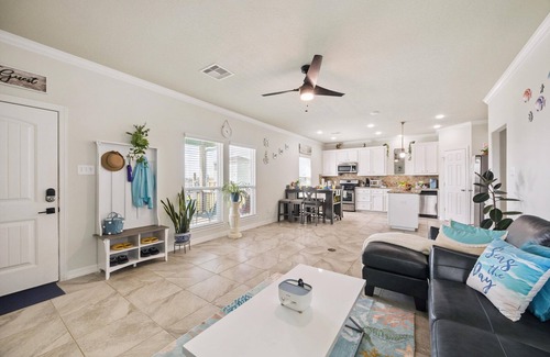 El Lago House | Charming bayside retreat waterfront 2-bedroom 2 full bath house with WiFi, AC