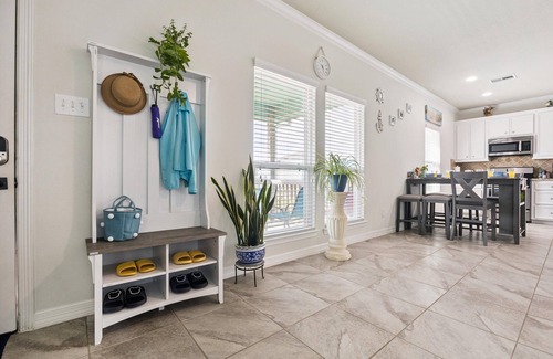 El Lago House | Charming bayside retreat waterfront 2-bedroom 2 full bath house with WiFi, AC