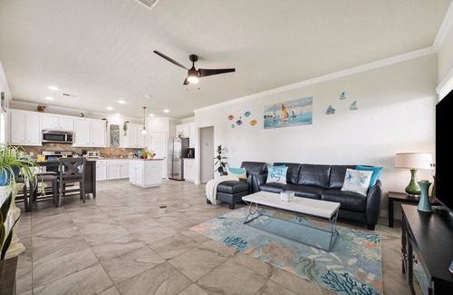 El Lago House | Charming bayside retreat waterfront 2-bedroom 2 full bath house with WiFi, AC