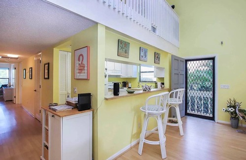Sanibel Cottage | Charming Beach Cottage. Walk to Beach, on Bike Path, Screened Porch, Heated Pool