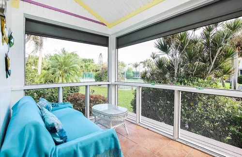 Sanibel Cottage | Charming Beach Cottage. Walk to Beach, on Bike Path, Screened Porch, Heated Pool