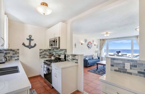 Rio del Mar House | Charming Beach Front Home on the Island