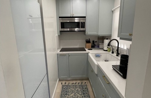 The Strand Apartment | Charming beach home,remodeled,steps to the beach 2 blks downtown Manhattan beach