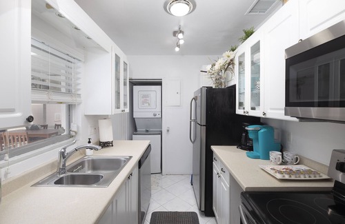 East Fort Lauderdale Villa | Charming Beach Villa w/Pool, Walk to Beach in Fort Lauderdale (Sleeps 6)