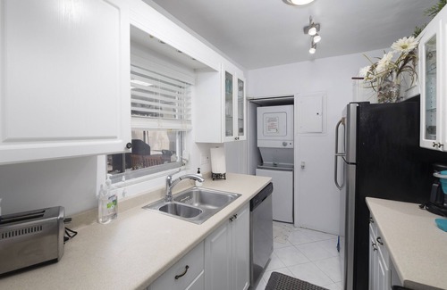 East Fort Lauderdale Villa | Charming Beach Villa w/Pool, Walk to Beach in Fort Lauderdale (Sleeps 6)