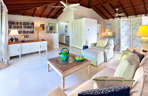 Folkestone Villa | Charming Beachfront Villa - Church Point 4