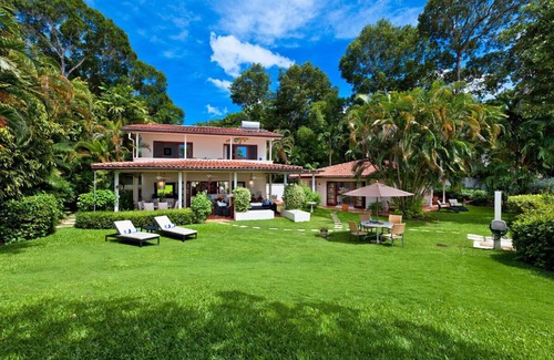 Folkestone Villa | Charming Beachfront Villa - Church Point 4