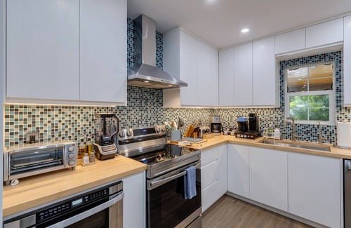 Melbourne Beach House | Charming Beachside 3BR Bungalow with hot tub