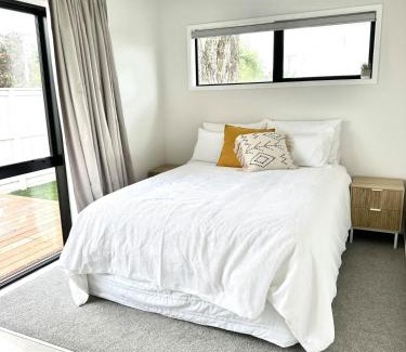 Papamoa Beach Apartment | Charming beachside retreat