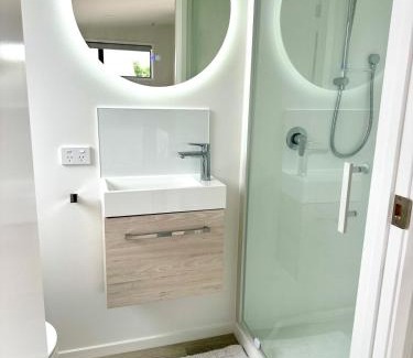 Papamoa Beach Apartment | Charming beachside retreat