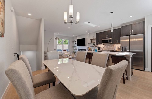 Barths House | Charming beautiful 3-bedroom townhome with WiFi and AC in Wheat Ridge