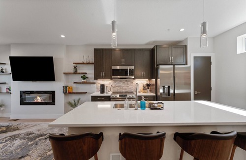 Barths House | Charming beautiful 3-bedroom townhome with WiFi and AC in Wheat Ridge