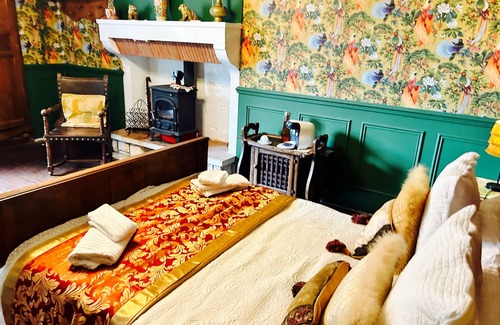 Limalonges Bed & Breakfast | Charming bed & breakfast on an Alpaca Farm in the historic Limalonges Village