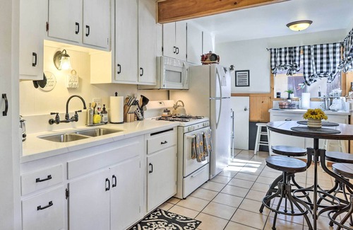 Peter Pan Cabin | Charming Big Bear Cabin w/ Gas Grill