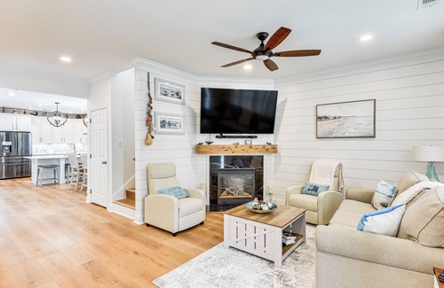 Bluffton House | Charming Bluffton Home w/Yard ~ 3 Mi to Beaches!
