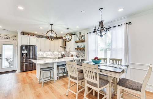 Bluffton House | Charming Bluffton Home w/Yard ~ 3 Mi to Beaches!