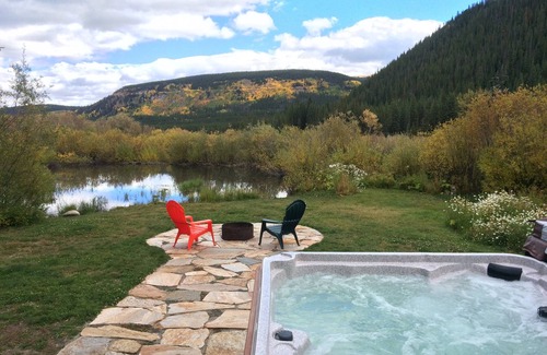 Blue River Cabin | Charming Boutique Cabin in Private Setting with Hot Tub