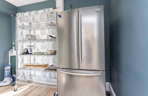 Harrisonburg House | Charming Brick Bungalow Steps from JMU Fenced backyard 30 day min