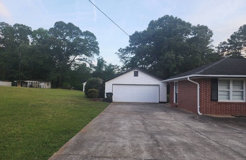 Covington House | Charming brick ranch on 1.28 acres near downtown Covington, GA,