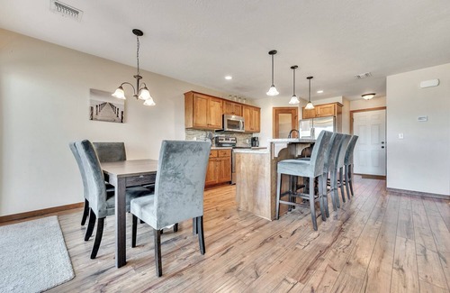 Spirit Lake House | Charming Bridges Bay Cabin! Waterpark & Pet Friendly