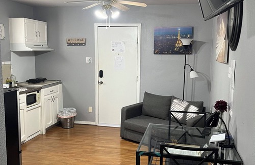 Heritage House | Charming bungalow near Sea World - Lackland AFB