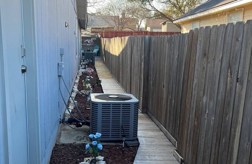 Heritage House | Charming bungalow near Sea World - Lackland AFB