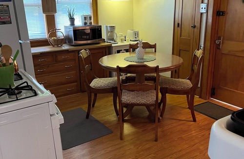 Bay View House | Charming Bungalow/❤️ of Bay View/Parking - Central Air - Deck - Washer/Dryer