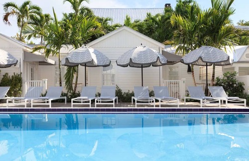 Old Town Hotel | Charming Bungalow Perfect for Families! Free Breakfast and Pool Access