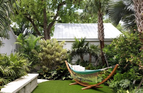 Old Town Hotel | Charming Bungalow Perfect for Families! Free Breakfast and Pool Access