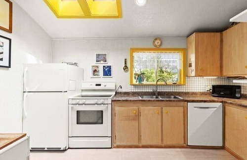 Rockport House | Charming bungalow with pool! Walk to Front Beach and shops! Sep-Oct Availability