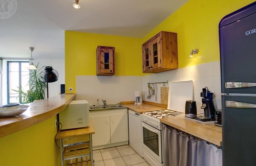 Saint-Just-la-Pendue Cottage | Charming countryside cottage with garden and outdoor spaces