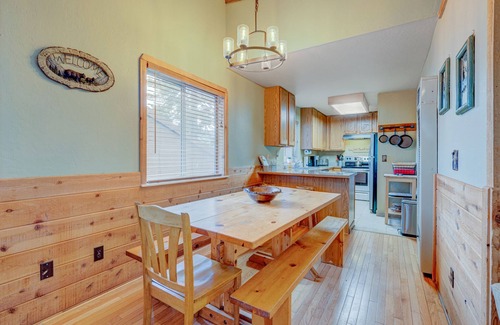 Tahoe Village Cabin | Charming cabin a mile from Heavenly's Boulder Lodge