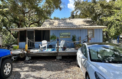Grand Isle Cabin | Charming cabin among the oaks of Grand Isle