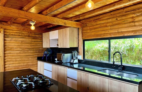 Guarne Cabin | Charming Cabin Getaway in Antioquia: WiFi, Balcony & BBQ