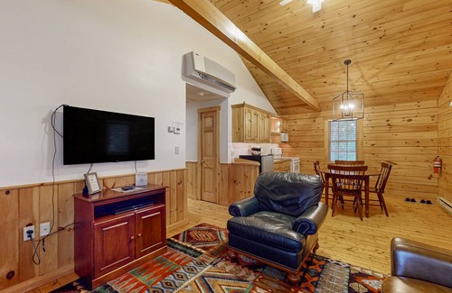 Northport Cabin | Charming cabin getaway with firepit, kitchen, WiFi & nature at your door