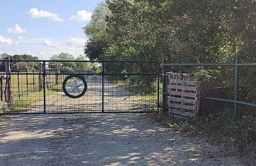 Hico Cabin | Charming cabin in Hico with AC - perfect for a cozy getaway