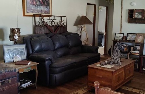 Hico Cabin | Charming cabin in Hico with AC - perfect for a cozy getaway