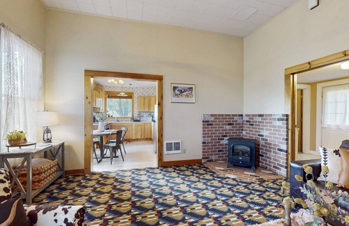 Crooked River Ranch House | Charming cabin on Long Hollow Ranch, dog friendly, w/WiFi, AC, access to trails